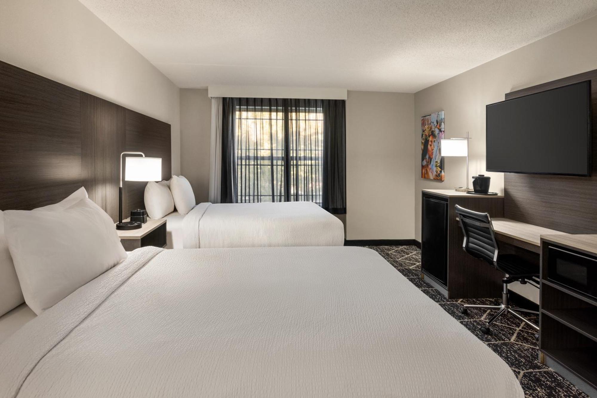 La Quinta Inn & Suites By Wyndham Lake George Exterior foto